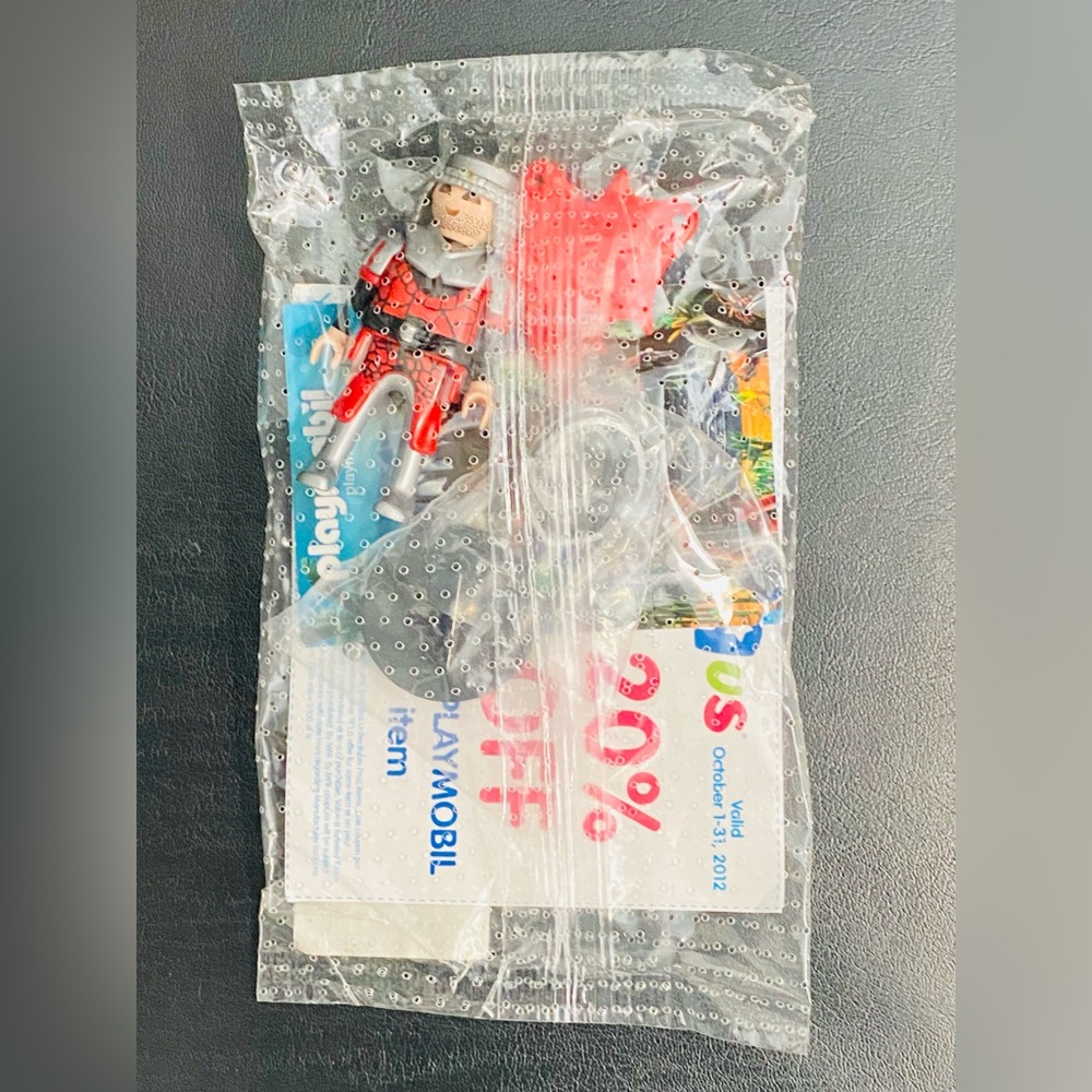 2012 PLAYMOBILE Red Winged Knight Toys R Us Promo Giveaway Figure Retired, *New*
